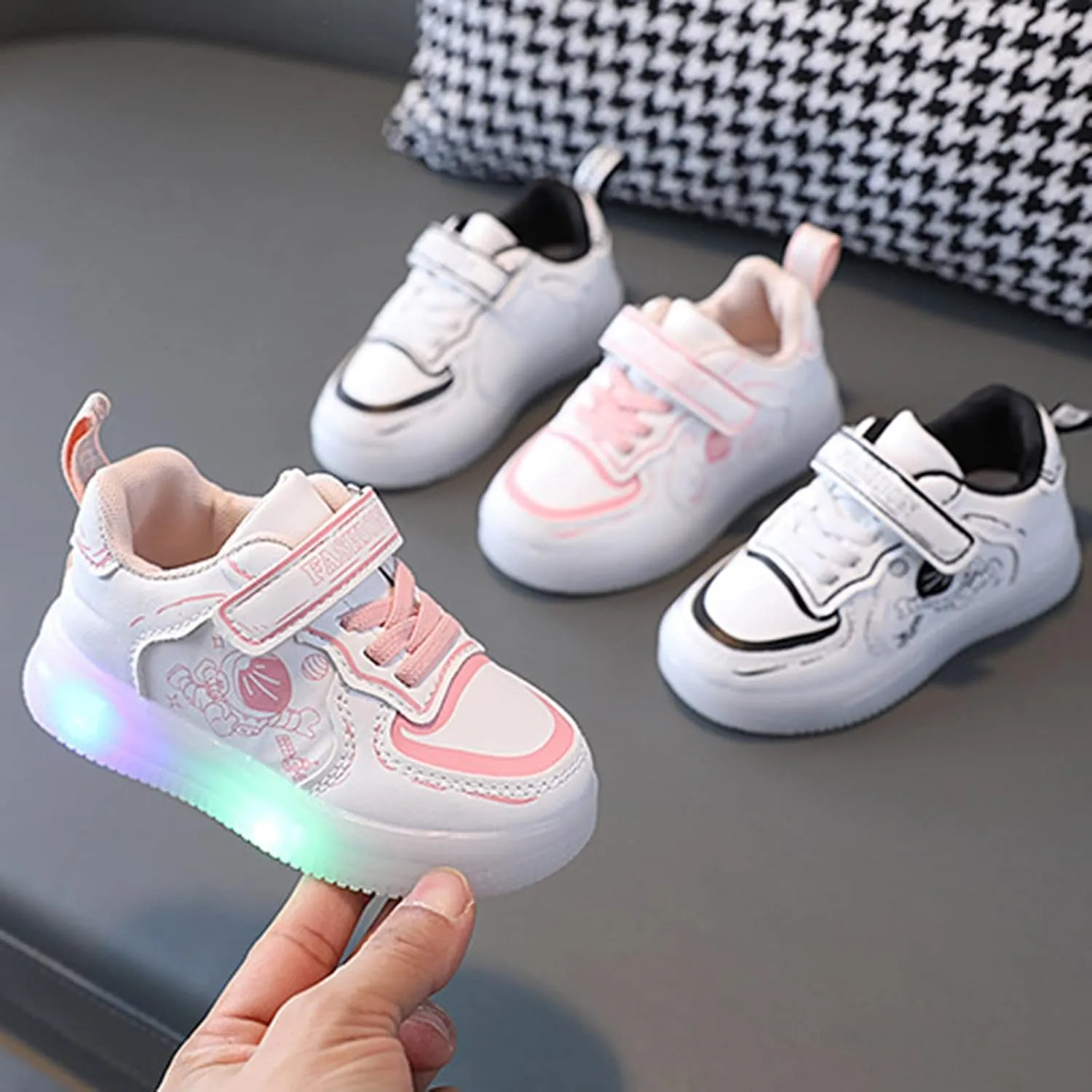 Baby Shoes Children Shoes LED Lighting Casual Shoes Boys Girls Students White Cute Soft Sole Sport 9t Girls Shoes