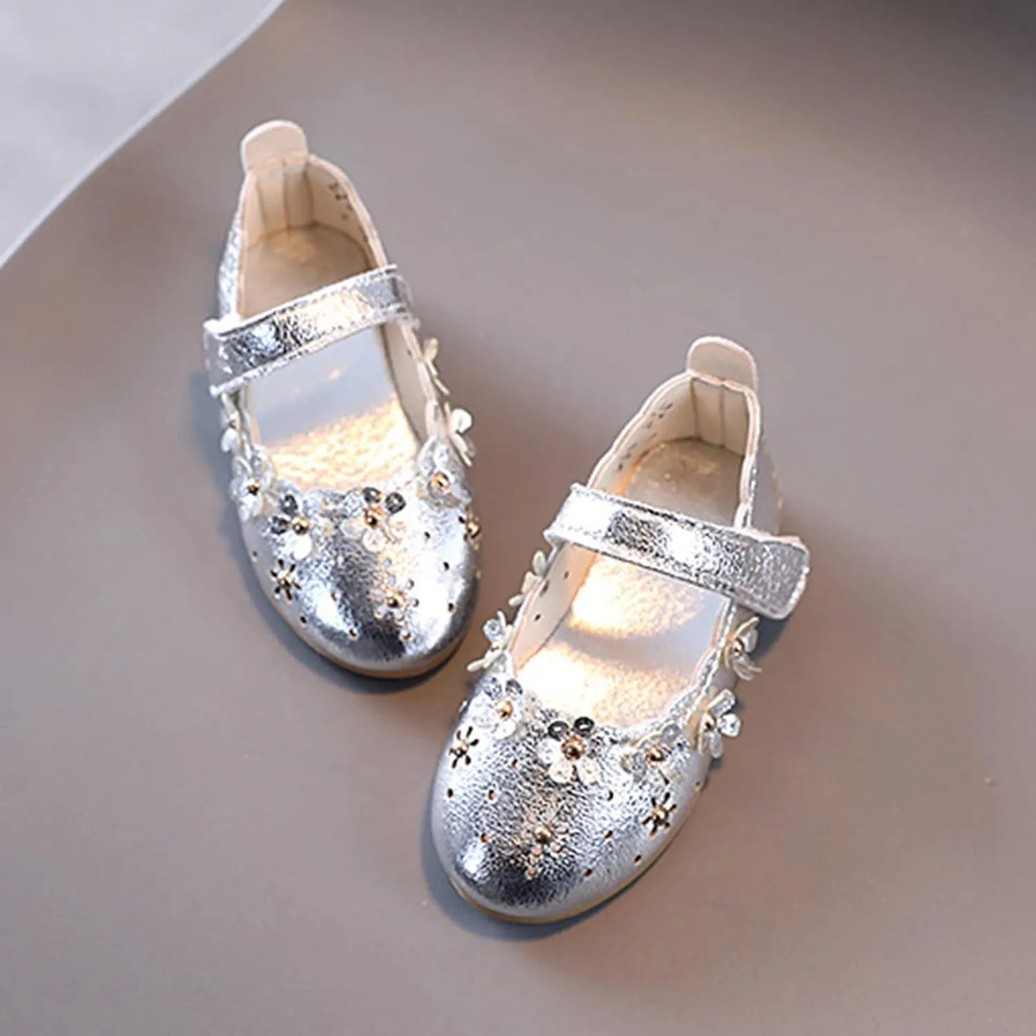 Children Low Heel Foot Warmer Girls Sandal Shoes Flower Shoes Hollow Flower Shoes Soft Sole Princess Sandals