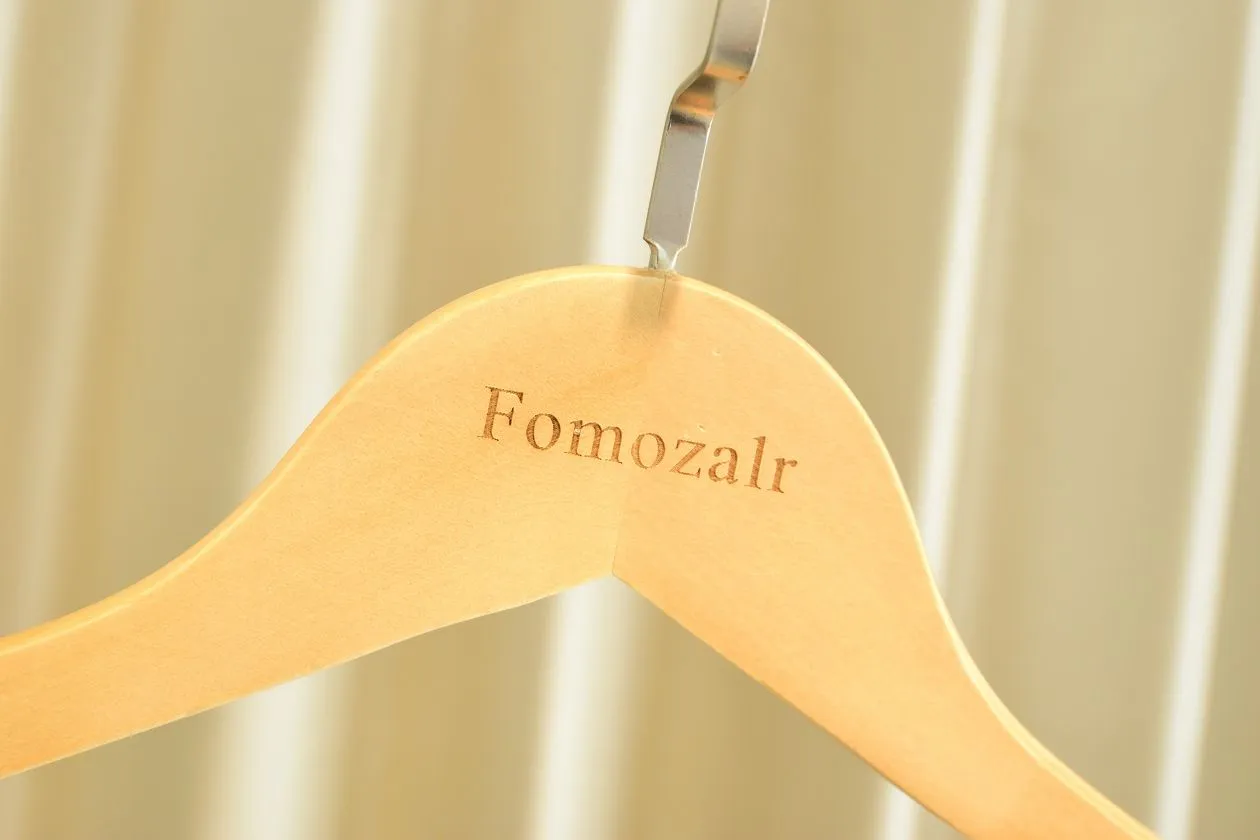 Fomozalr Coat hanger, Wooden Hangers - Pack of 20-360-Degree Rotatable Hook - Durable & Slim - Shoulder Grooves - Non-Slip Lightweight Hangers for Coats, Suits, Pant and Jackets - Natural Finish