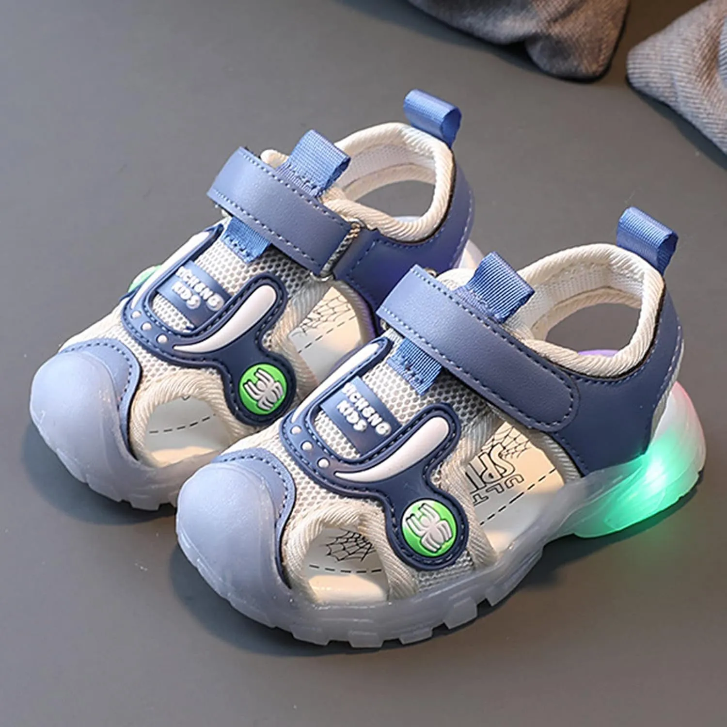 Kids Home Shoes Fashion Light On LED Baby Shoes Casual Children Shoes Girls Sandals Soft Sole Kids Beach Shoes