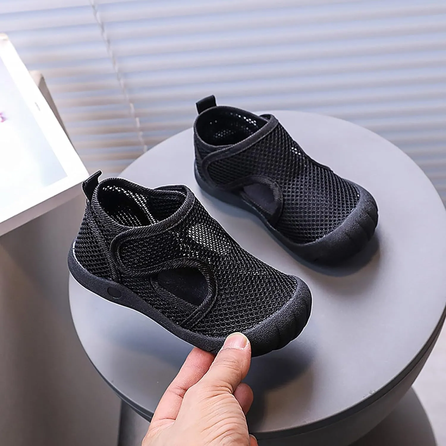 Summer New Hollowed Breathable Mesh Shoes Boys Baotou Anti Kick Sandals Girls Solid Color Beach Toddler Leather Sandals